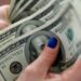 La compra de dólar ahorro tendrá un recargo del 35% como anticipo de Ganancias