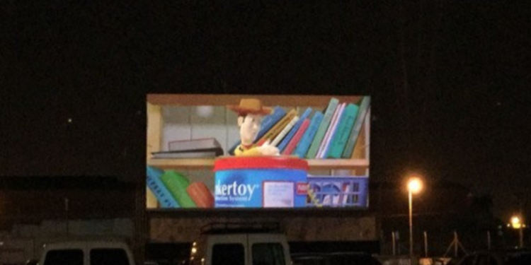 Bajo las estrellas: inauguran un autocine en el Coto de Temperley