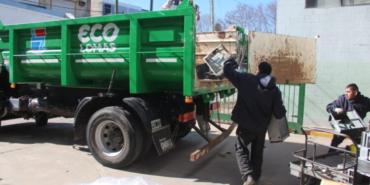 Lomas: Covelia no levanta la basura y el municipio inició la recolección