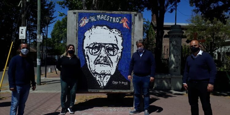 Cascallares recorrió la parroquia Santa Ana y obras en Glew en su 155 Aniversario
