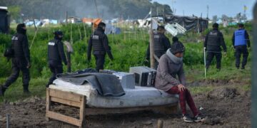 Guernica: el Gobierno desmintió que haya propuesto pagar $ 300 mil a los desalojados