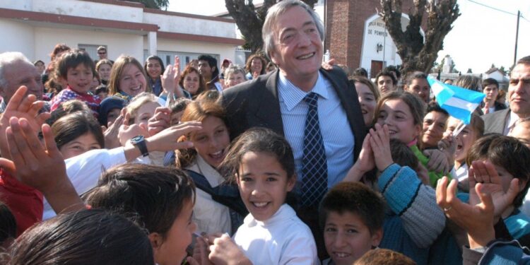 Diez años sin Kirchner: el hombre que parió  una nueva generación política