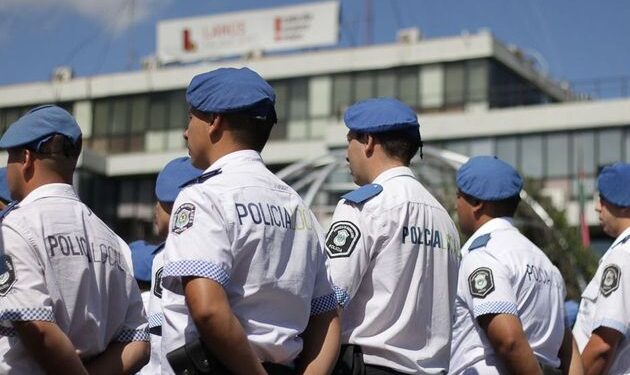 El intendente de Lanús quiere armar con pistolas Taser a los agentes comunales