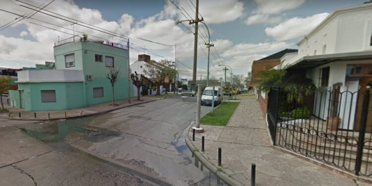 Lanús: un chico de 15 años mató a su padrastro para defender a su madre