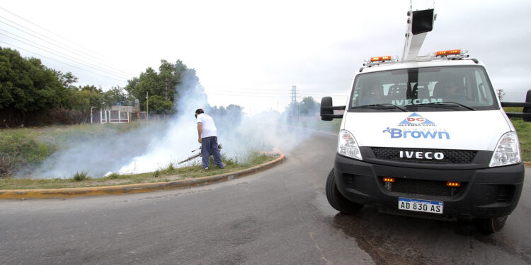El Municipio de Brown fumiga para prevenir criaderos de dengue