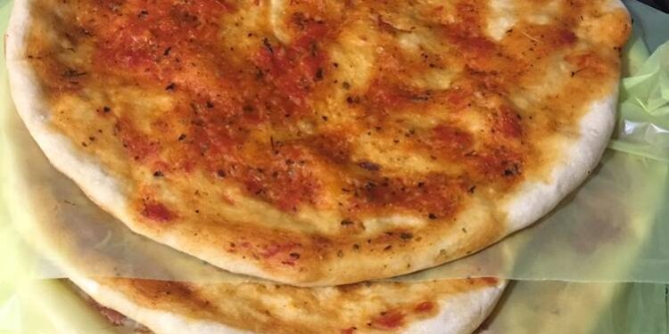 Burzaco: mujeres que vivieron violencia de género venden pizzas para sostener su refugio