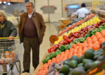 Frutas: los supermercados venden al doble de los precios del Mercado Central