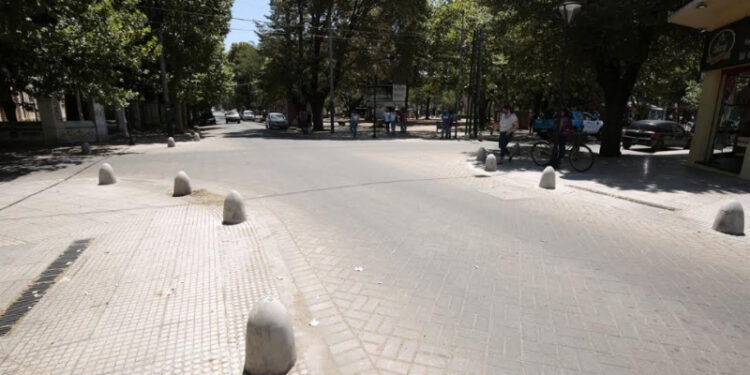 La calle Eugenio de Burzaco será semipeatonal