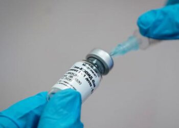 La primera tanda de vacunas será para trabajadores de la salud