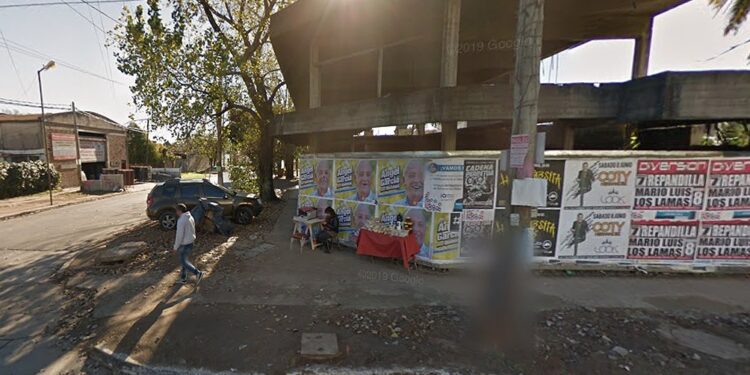 Solano: vecinos linchan y desnudan a un adolescente acusado de robarle el teléfono a un peatón