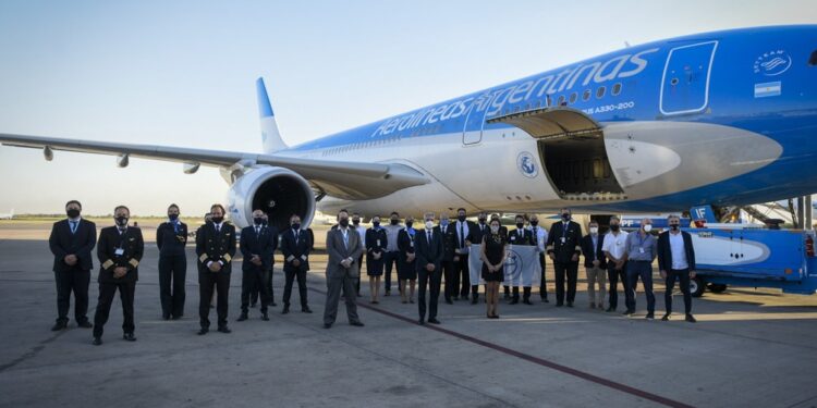 Partió hacia Moscú el avión de Aerolíneas que traerá al país 300 mil dosis de la vacuna Sputnik V