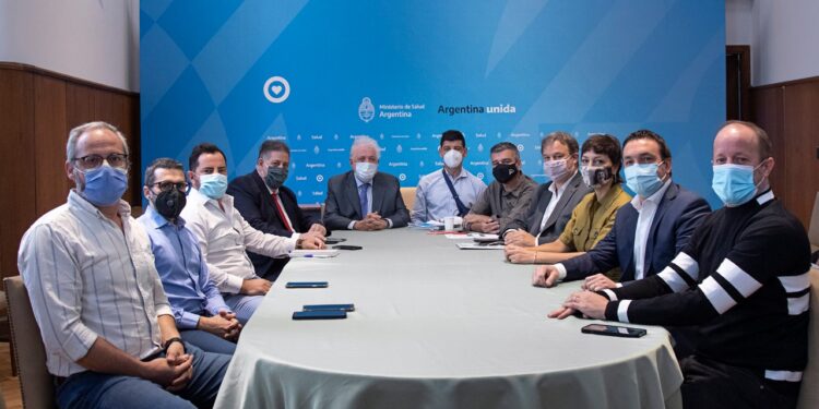 Cascallares e intendentes con Ginés González García para planificar la vacunación