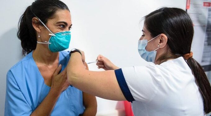Comenzó la campaña de vacunación contra el coronavirus, la más importante de la historia