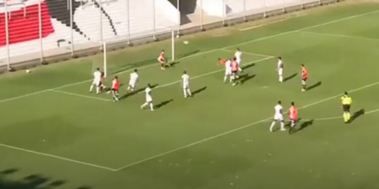 Claypole ganó en el debut y mañana recibe a Liniers