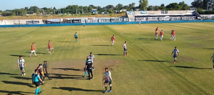 Claypole empató un partido que parecía perdido y sigue puntero