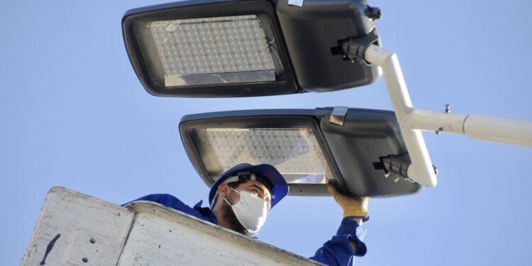 Echeverría: nueva iluminación LED para el camino «La Colorada»