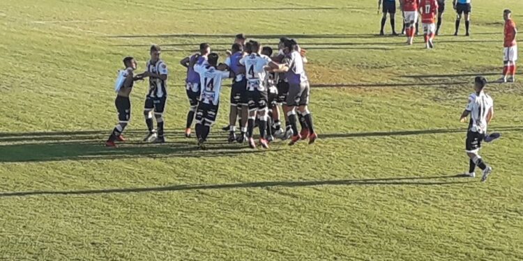 Claypole ganó y jugará la final por el ascenso a la C