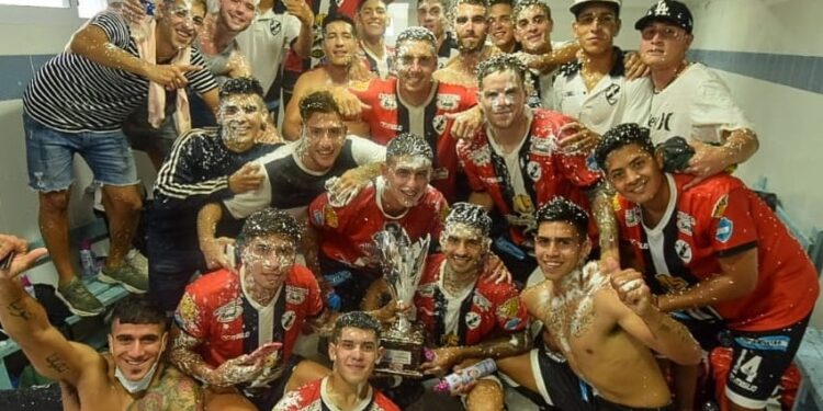 Sacrificio, orden y entrega, las claves de Claypole para lograr el ascenso