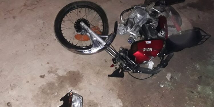 Guernica: robó una moto, murió en un choque y su familia incendió una pizzería y apedreó la comisaría