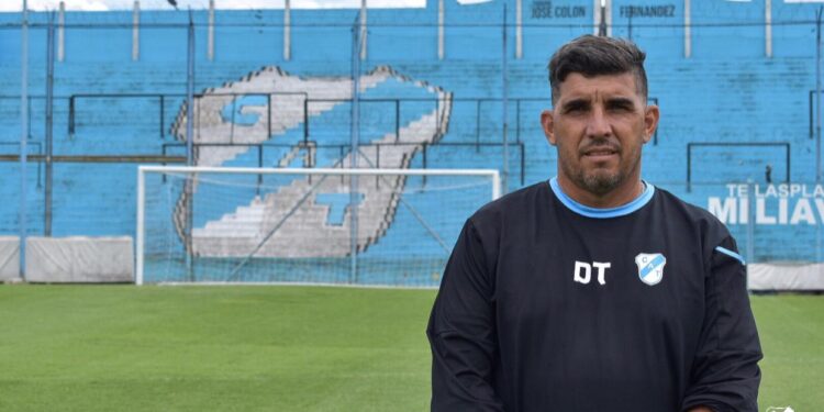 Con nuevo DT y tres refuerzos, Temperley inició la pretemporada