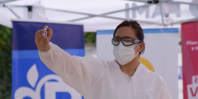 Brown: comenzó la campaña de vacunación a jubilados