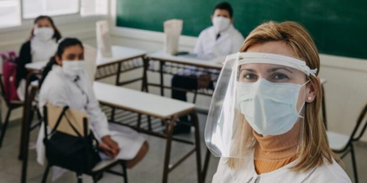 Provincia reglamentó la vuelta presencial de las clases