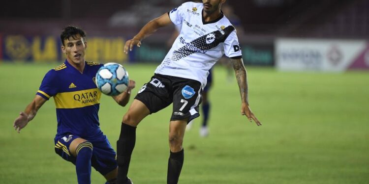 Claypole hizo un gran partido ante Boca pero perdió por la mínima