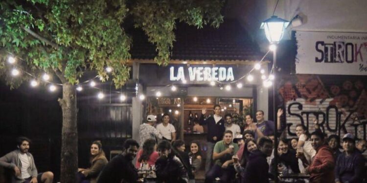 Con total éxito, Longchamps inauguró dos calles peatonales los fines de semana