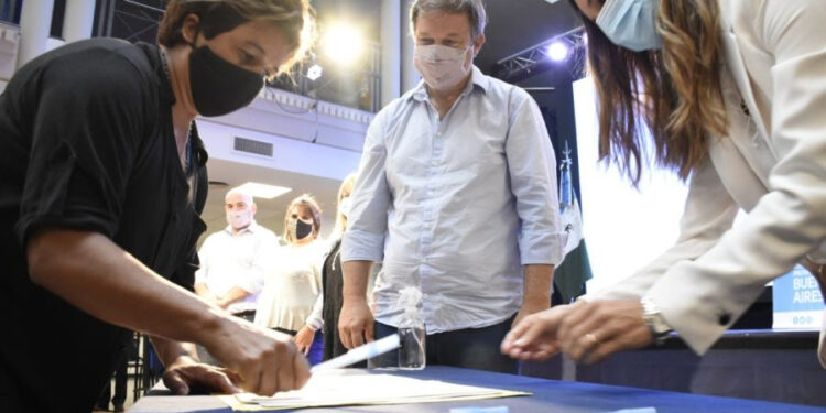 Más de 100 vecinos de Glew, Malvinas y San Francisco de Asís firmaron escrituras