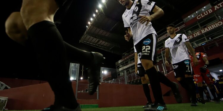 Sanma empezó perdiendo y Claypole vuelve a jugar en la C tras 24 años