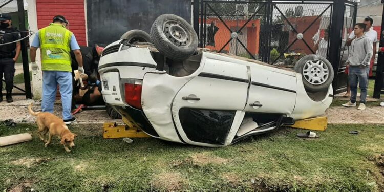 Don Orione: robó, escapó de la policía y volcó con su auto
