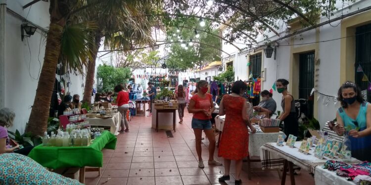 En el mes de la mujer «El Patio de las Rosas» invita a una feria con radio abierta