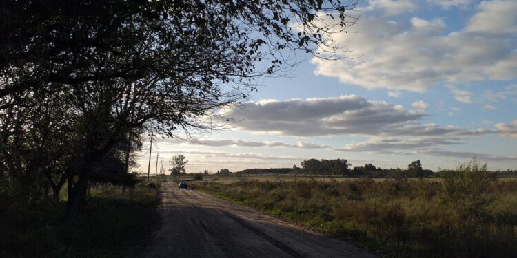 Agricultura destinará fondos para mejorar los caminos rurales de Brown