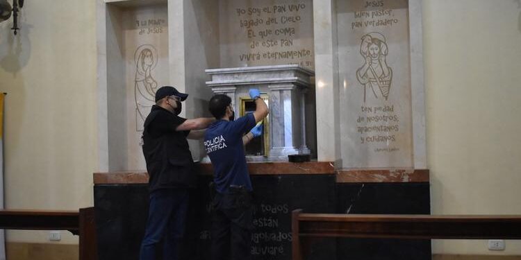 Lomas: rompieron la catedral y se robaron las imágenes de la Virgen y de Jesús