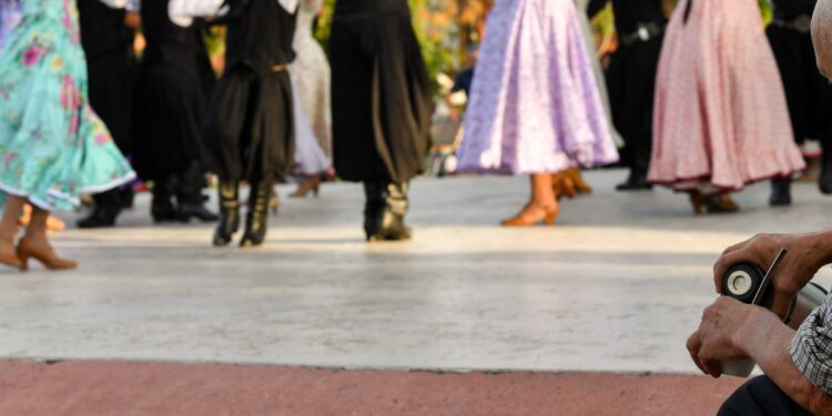 Domingo de folklore a la gorra en José Mármol