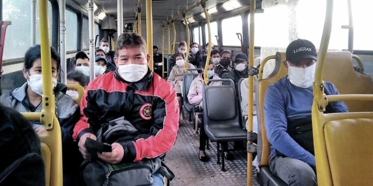 Tomarán «medidas complementarias» para que el transporte público circule con las ventanillas abiertas