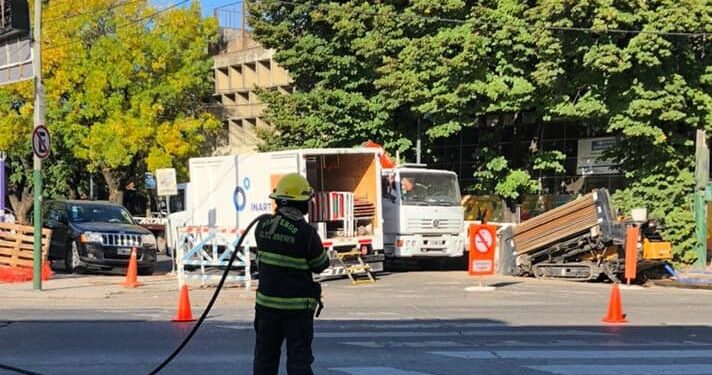 Adrogué: AySA rompió un caño de gas cerca de la avenida mientras realizaba trabajos