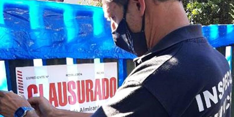 Clausuraron una fiesta clandestina con más de 40 personas en Adrogué