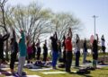Claypole: clase abierta de yoga y expresión corporal al aire