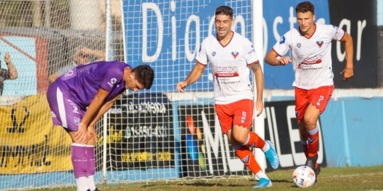 El Tricolor le ganó a Villa Dálmine y se subió a la punta