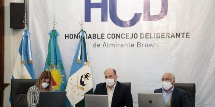 Brown: aprobaron la eximición de tasas para gastronómicos, natatorios y comercios afectados por la pandemia