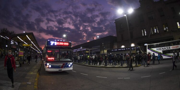 El Ministerio de Transporte sancionará a empresas de colectivos si no prestan servicios