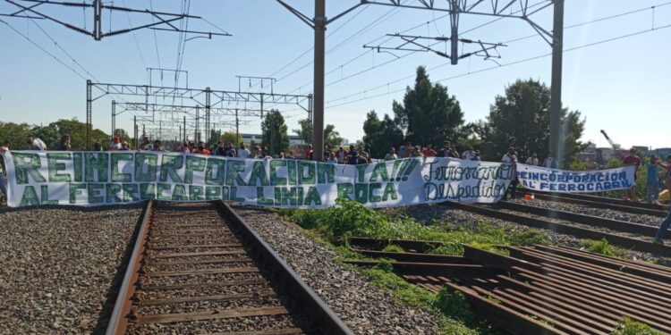 Tren Roca: corte de vías en Darío y Maxi afecta al servicio de trenes