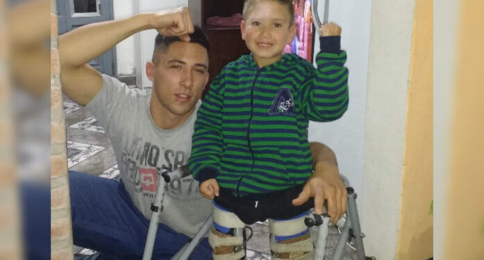 Burzaco: tiene 9 años, sufre una discapacidad y su familia recibe donaciones para ayudarlo
