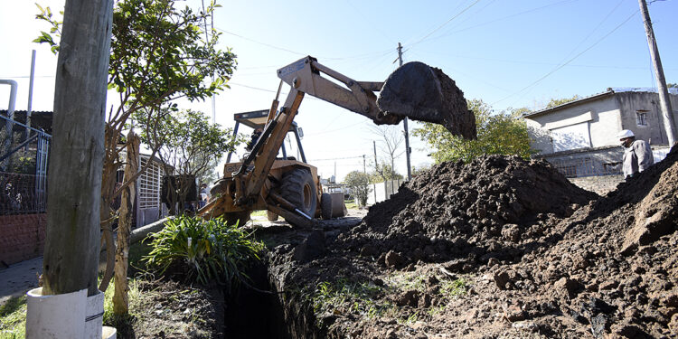 Avanzan obras de cloacas y agua potable en Claypole y Mármol