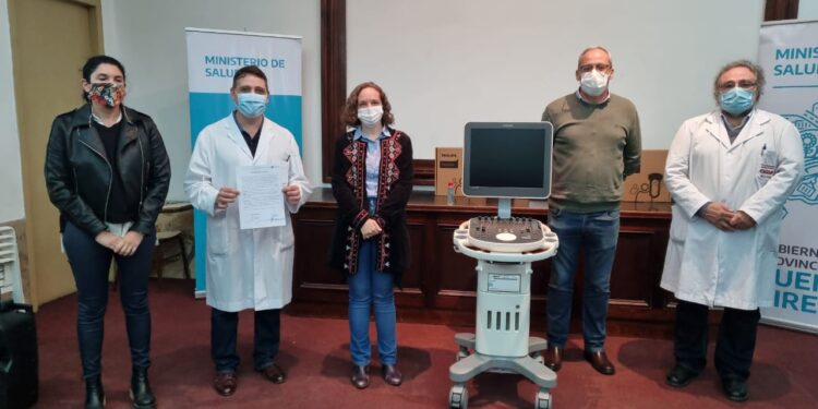 El gobierno bonaerense entregó ecógrafos a los hospitales Gandulfo y Evita