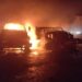 Burzaco: un incendio en una empresa destruyó al menos dos vehículos