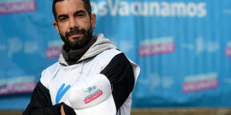 Adrogué: la solidaridad de los voluntarios en la campaña de vacunación