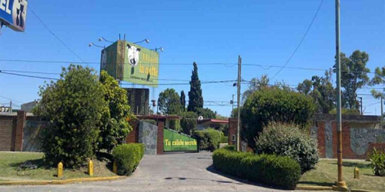 Femicidio en Quilmes: encuentran asesinada a una joven de 27 años en un hotel y buscan a un sospechoso