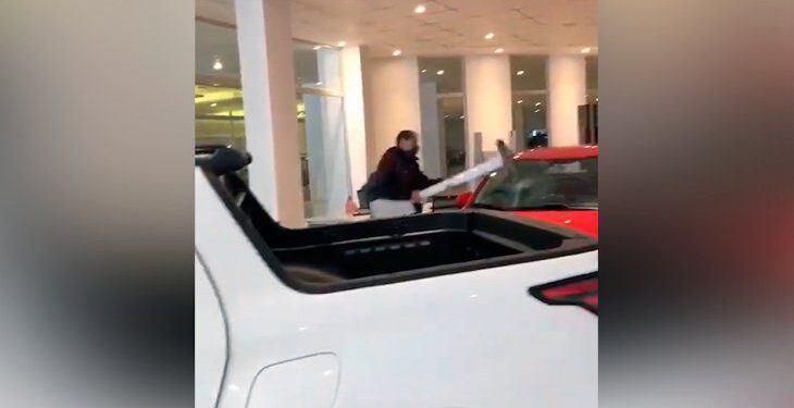 Un vecino de Glew denunció ser estafado en una concesionaria y les rompió dos vehículos